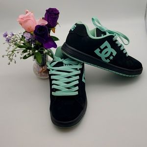Price drop! Excellent Condition. DCSHOECOUSA Black and Green sneakers.